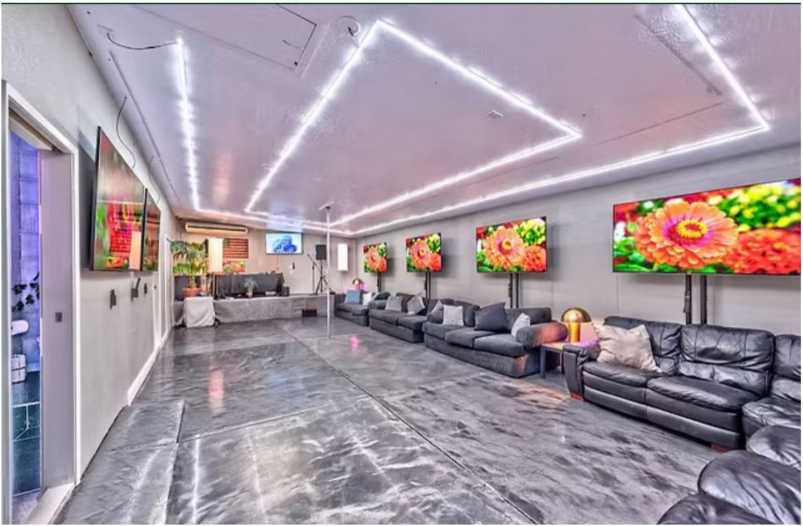Studio Lounge